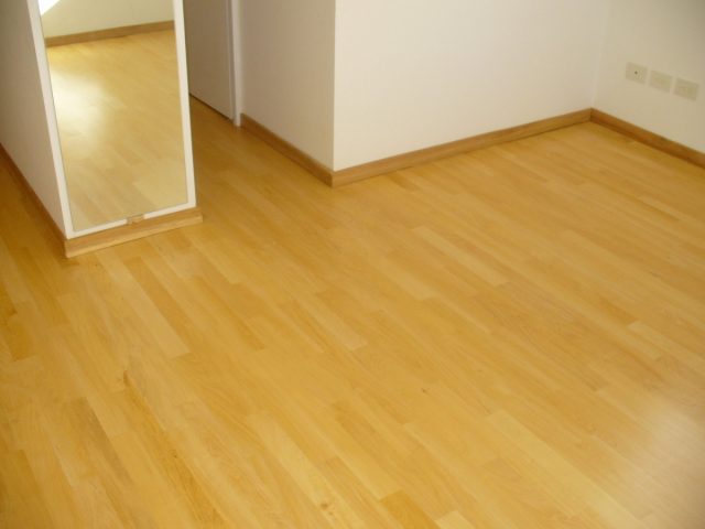 cómo limpiar el parquet para que brille