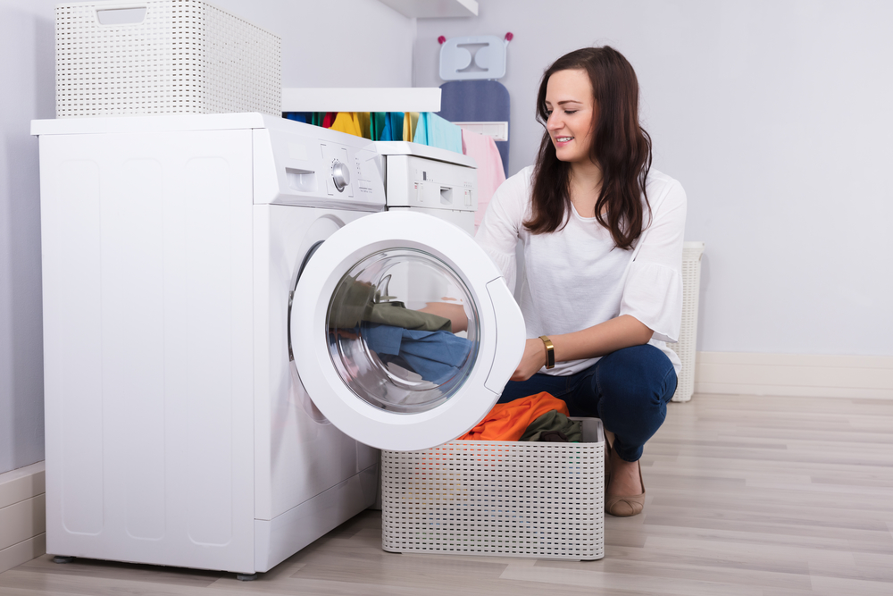 cómo quitar el olor a humedad de la ropa