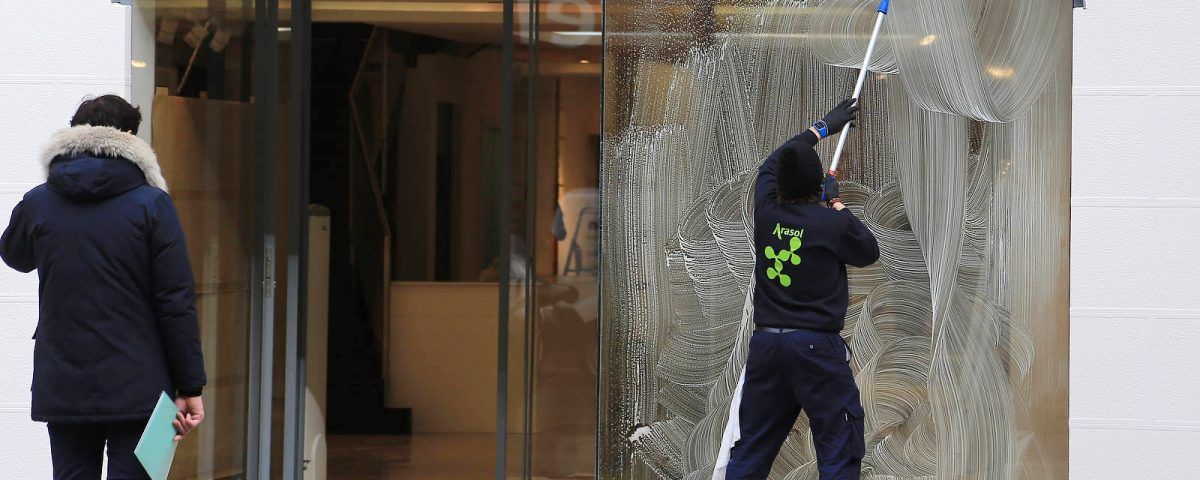 cómo limpiar un escaparate de una tienda