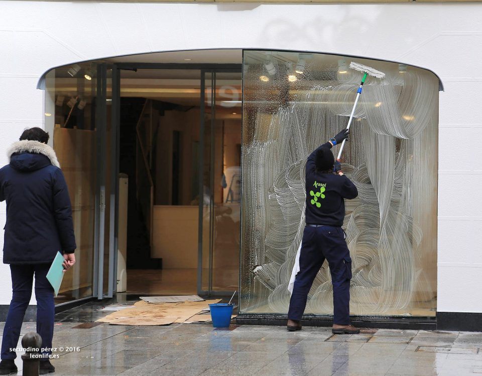 cómo limpiar un escaparate de una tienda