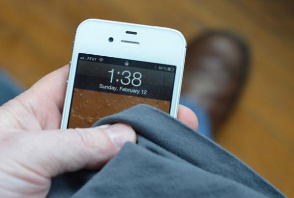 cómo limpiar un teléfono móvil