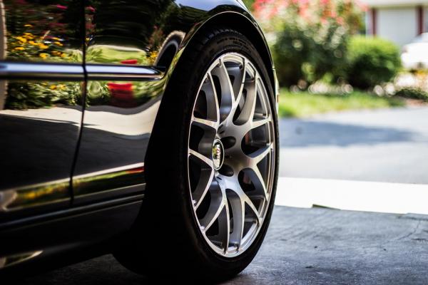 cómo limpiar las llantas del coche