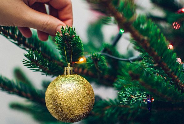 cómo limpiar un árbol de Navidad