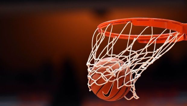 cómo limpiar una pelota de baloncesto