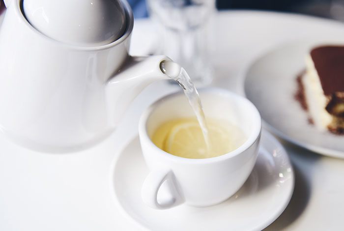 cómo limpiar manchas de té