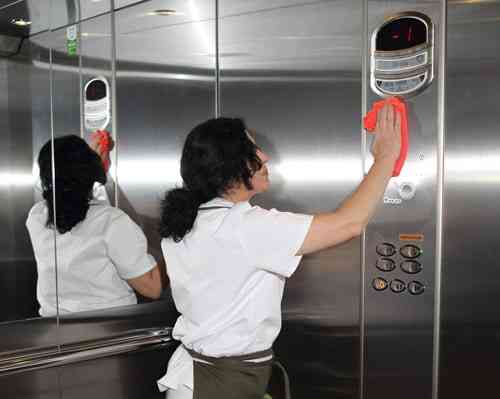 cómo limpiar un ascensor