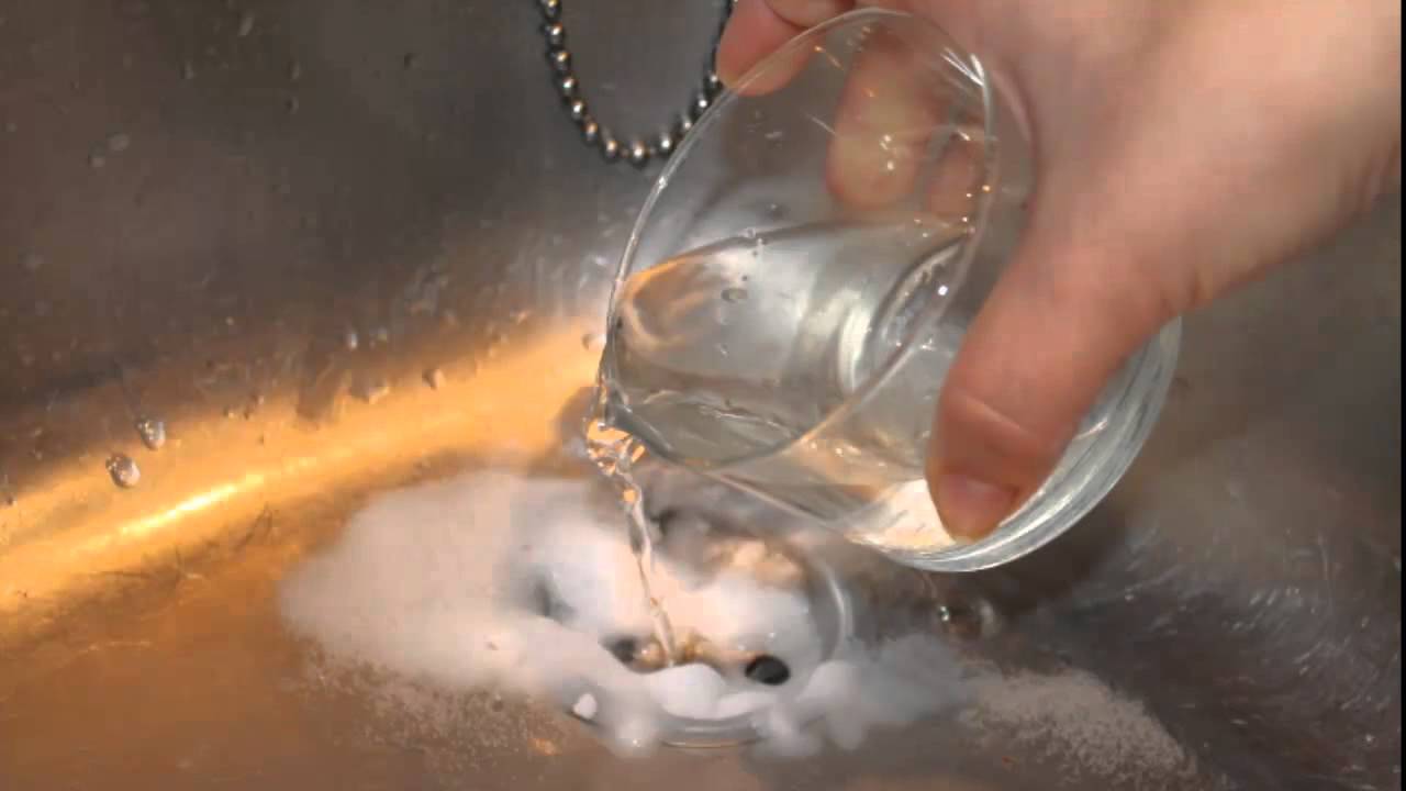 cómo desatascar tuberías con bicarbonato