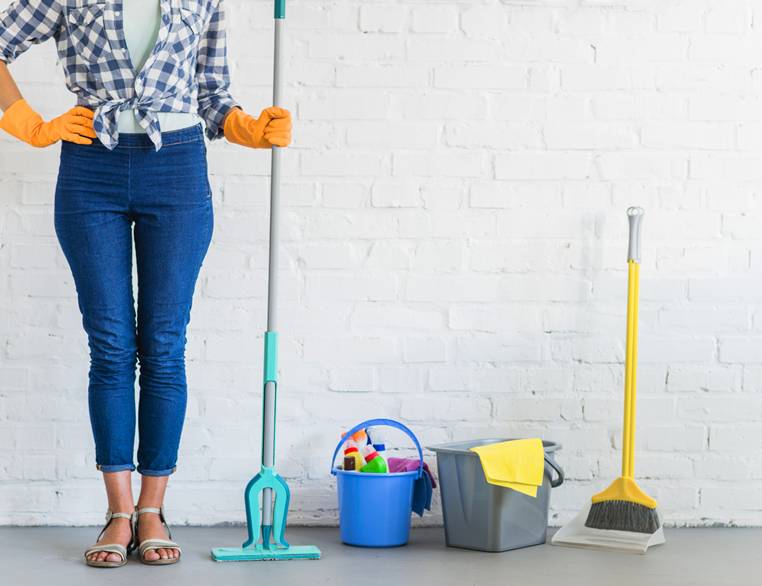 C贸mo fregar el suelo