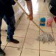 Cómo limpiar pisos de cerámica porosos