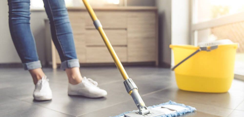 cómo limpiar el piso de cerámica para que brille