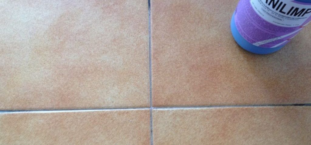 Cómo blanquear las juntas del suelo