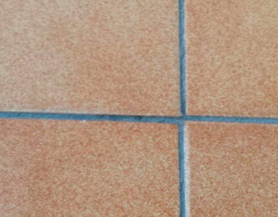 quitar manchas suelo poroso