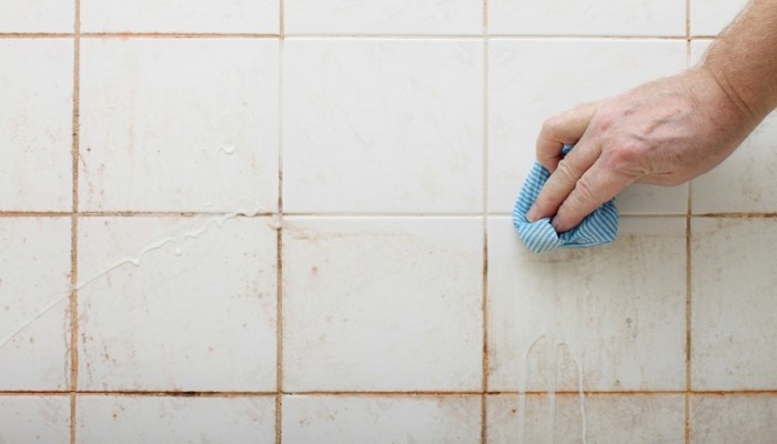 Limpiar azulejos baño tras obra