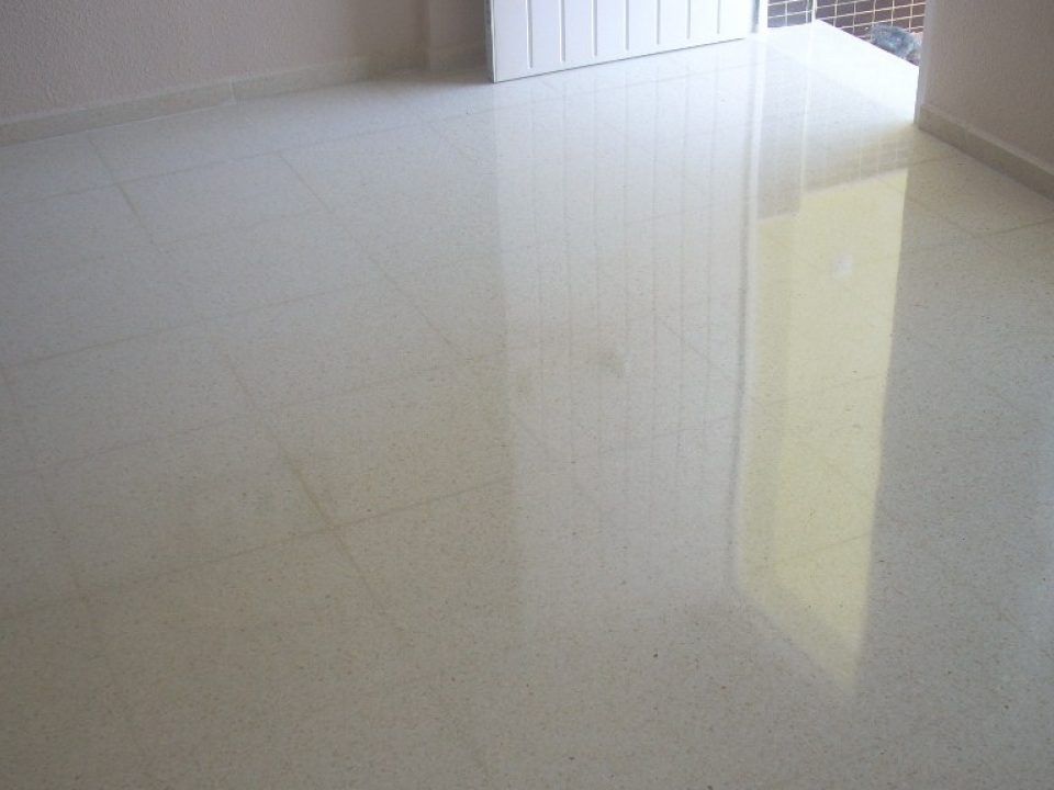 Abrillantar suelo terrazo