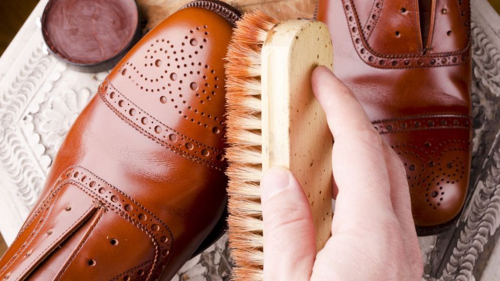 Cómo limpiar zapatos de piel