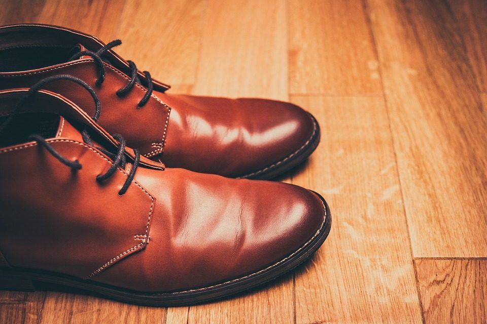 Cómo limpiar zapatos de piel