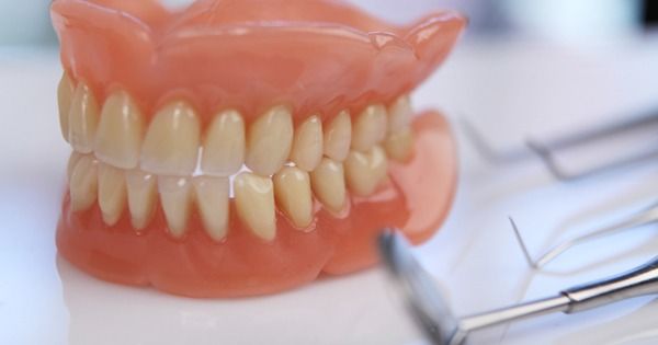 Cómo limpiar dentadura postiza