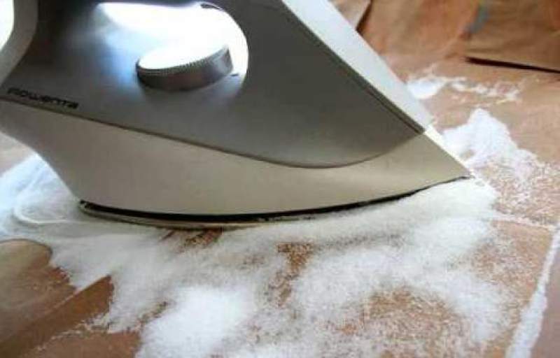 Cómo limpiar la plancha de ropa