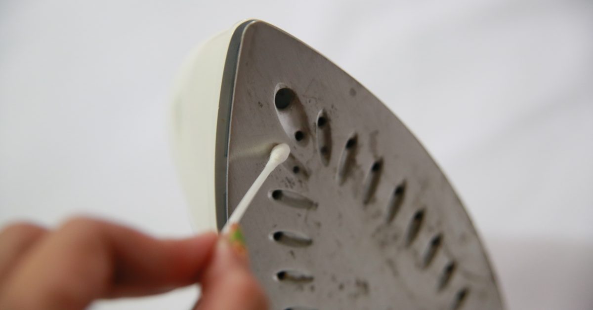 Cómo limpiar la plancha de ropa
