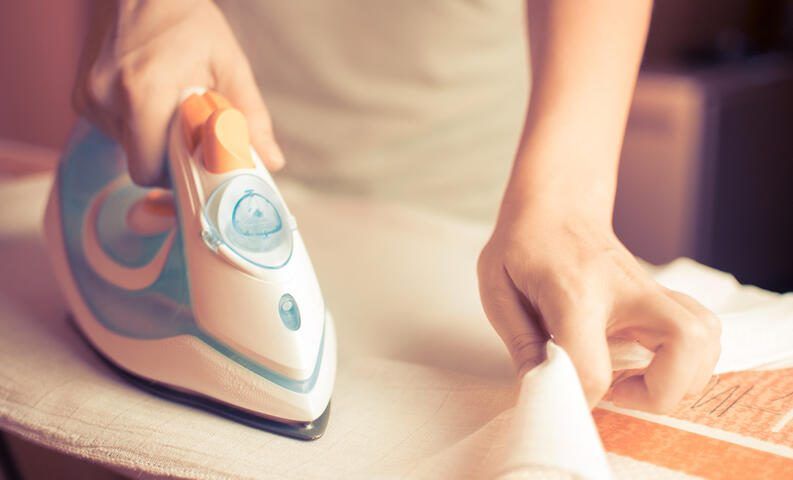Cómo limpiar la plancha de ropa