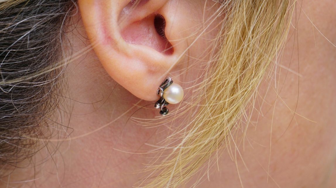 Cómo limpiar pendientes de plata