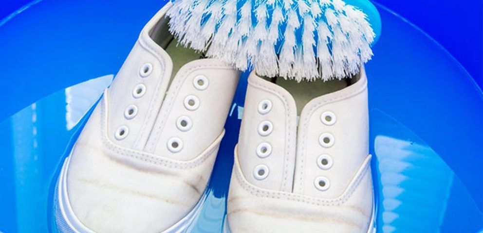 Cómo limpiar zapatillas blancas de tela