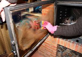 Cómo limpiar cristales de chimenea