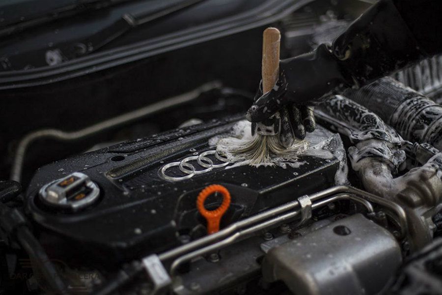 Cómo limpiar el motor de un coche